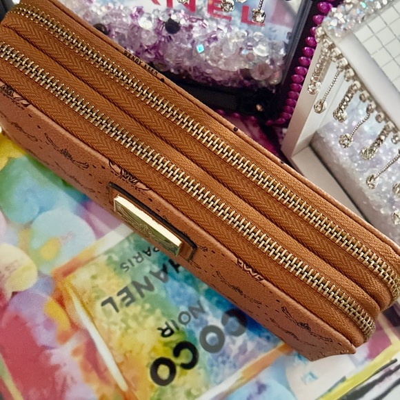 NWT Double Zip Around Wallet/Wristlet - Picture 3 of 8